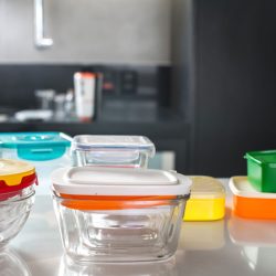 Glass and plastic Tupperware containers, How To Clean Tupperware Oil Containers [6 Helpful Cleaning Solutions]