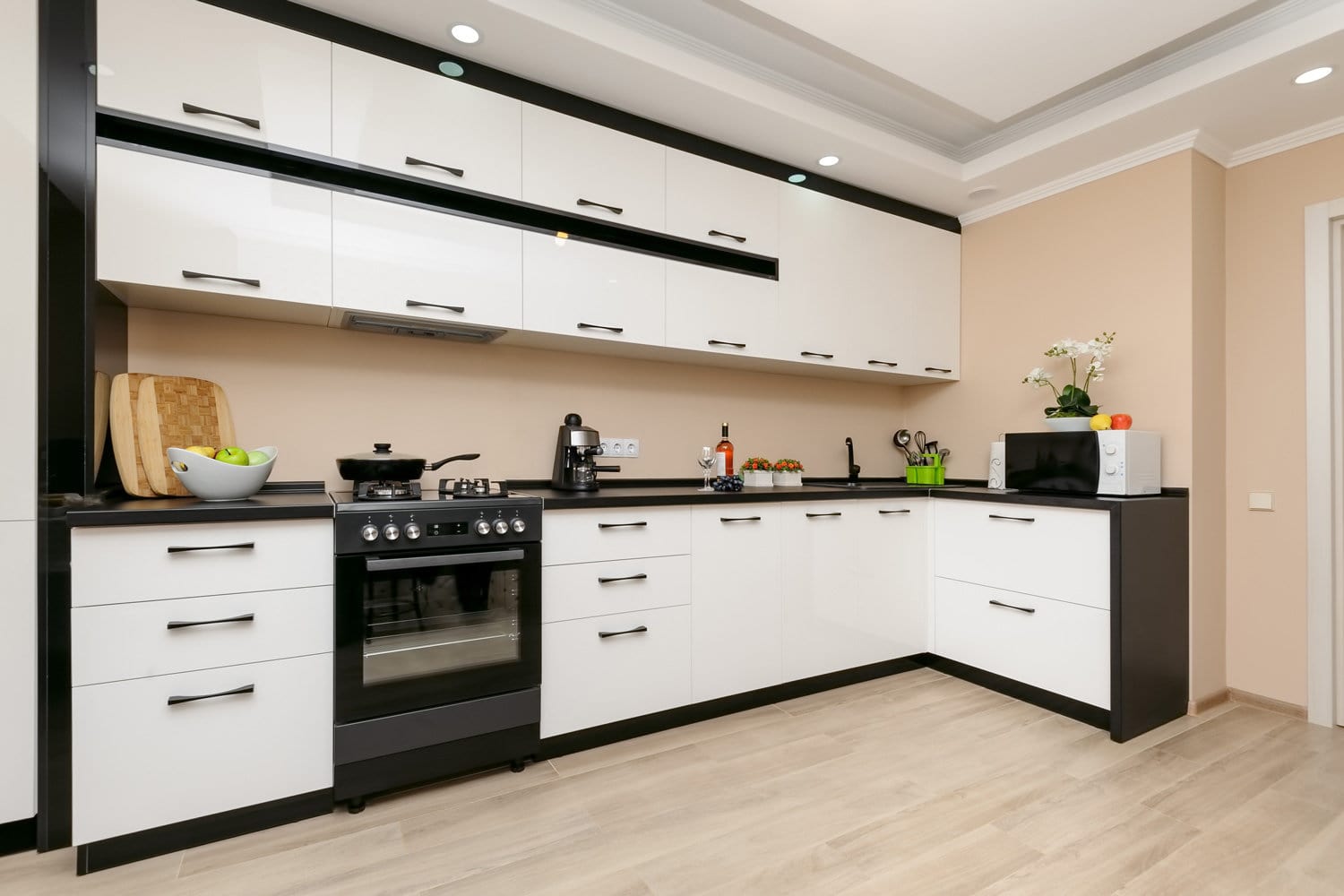 Modern spacioius black and white kitchen, clean design