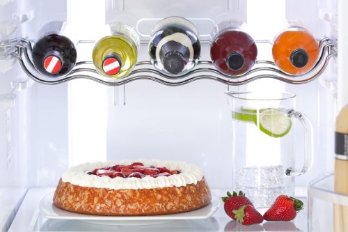Read more about the article How Long Can You Keep A Cake In The Fridge? [By Type Of Cake]