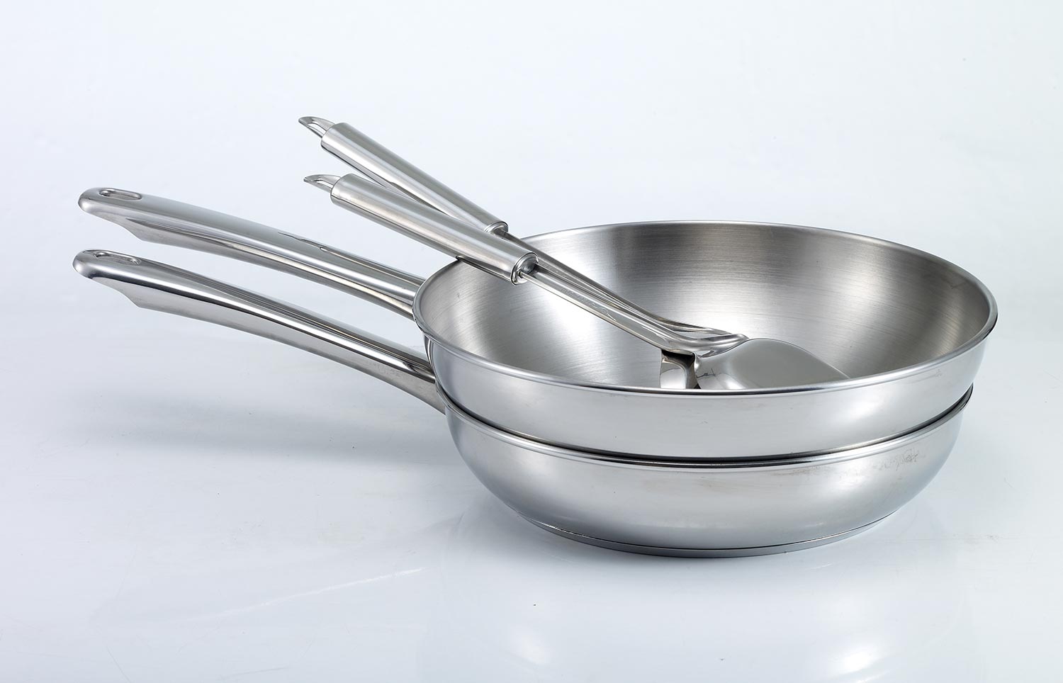 Metallic frying pan