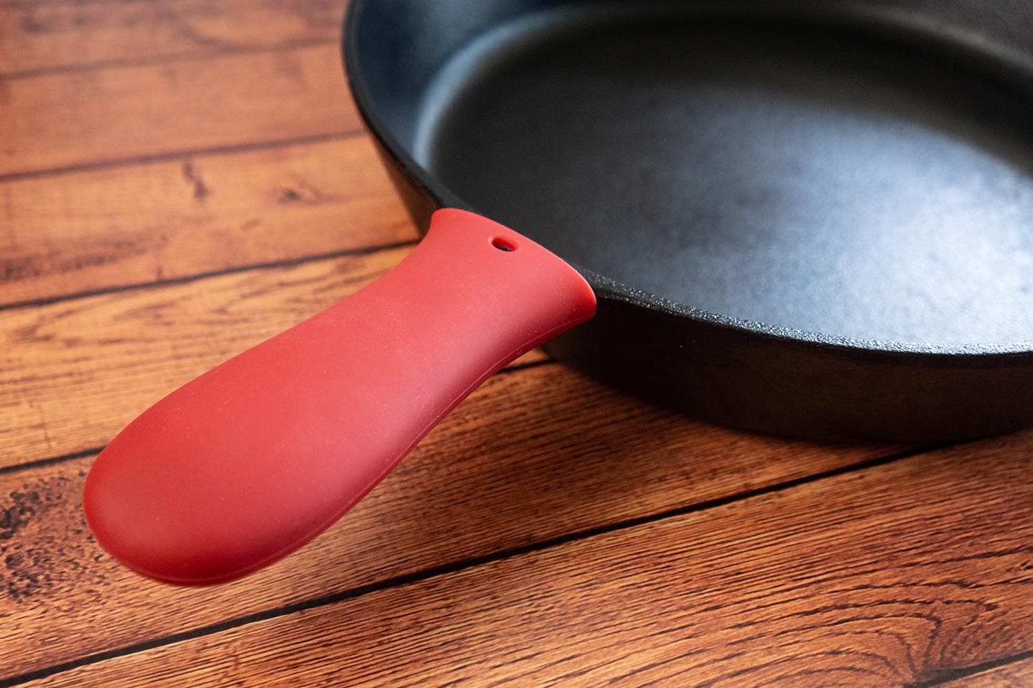 Silicone cover for your cast iron skillet or pan