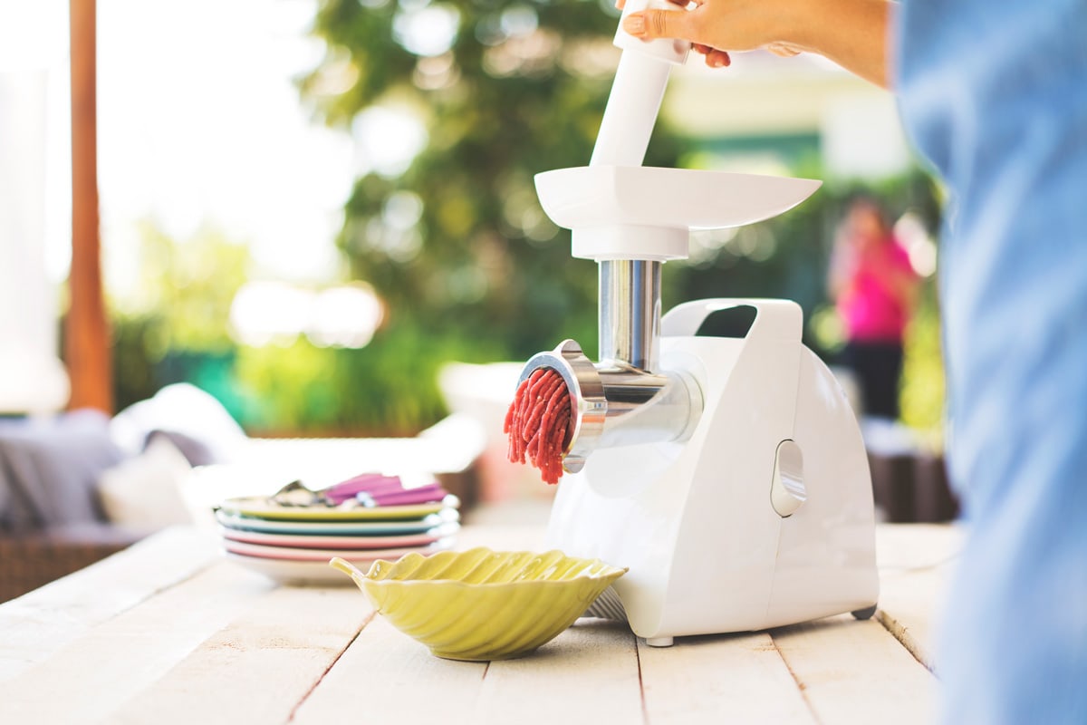 Meal preparation with a meat grinder