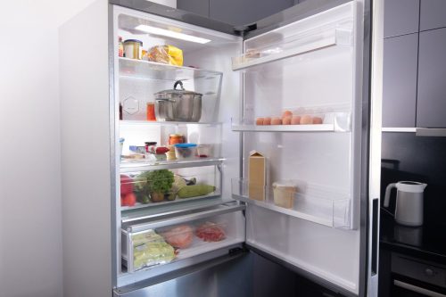 Read more about the article Bosch Fridge Freezer Making Noise – What To Do?