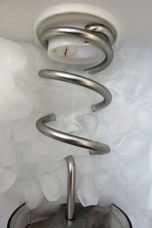 Portable ice maker mechanism