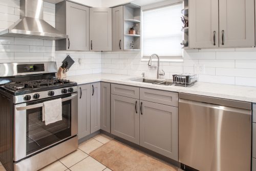 Read more about the article 6 Colors That Go With Gray Cabinets [With Pictures]