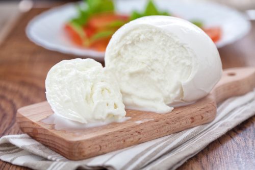 Read more about the article Do Mozzarella Pearls/Balls Melt? [Yes! Here’s How!]