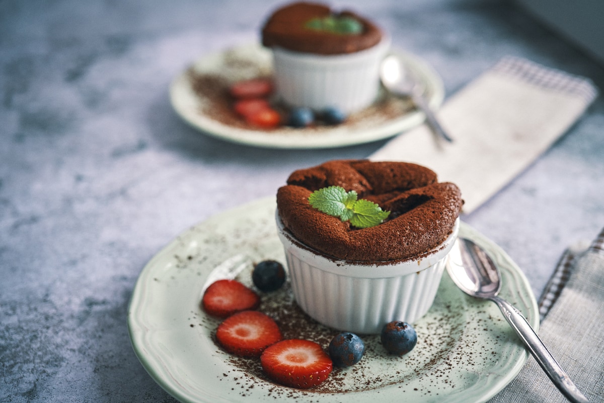 Chocolate-souffle-with-berries