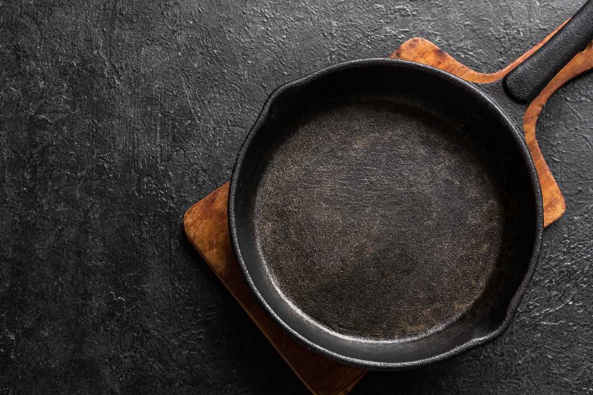Empty cast iron grill pan