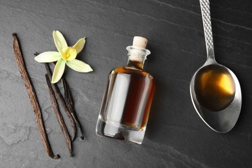 Read more about the article Baking Vanilla Vs Vanilla Extract: Uses & Differences
