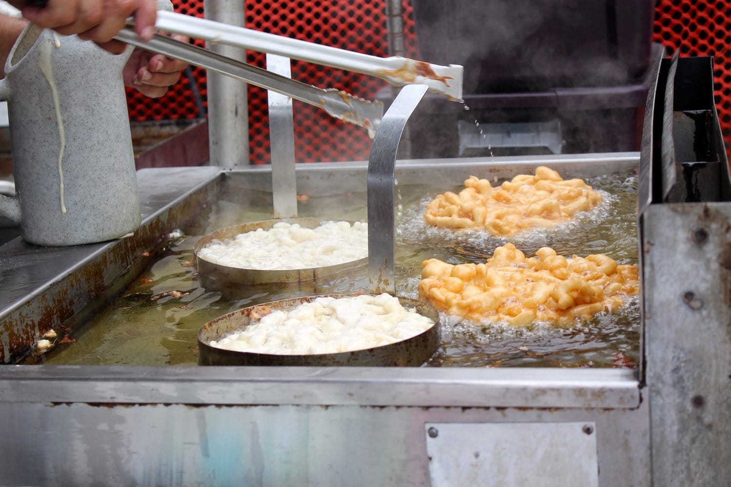 How they make funnel cakes