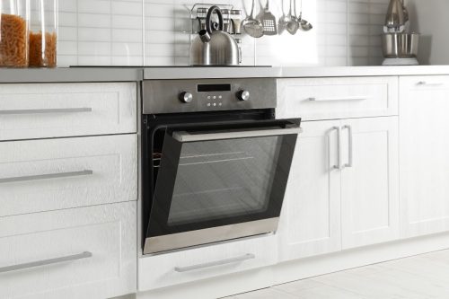 Read more about the article How To Turn Off A Kitchenaid Oven [Inc. Troubleshooting When It Won’t Turn Off]