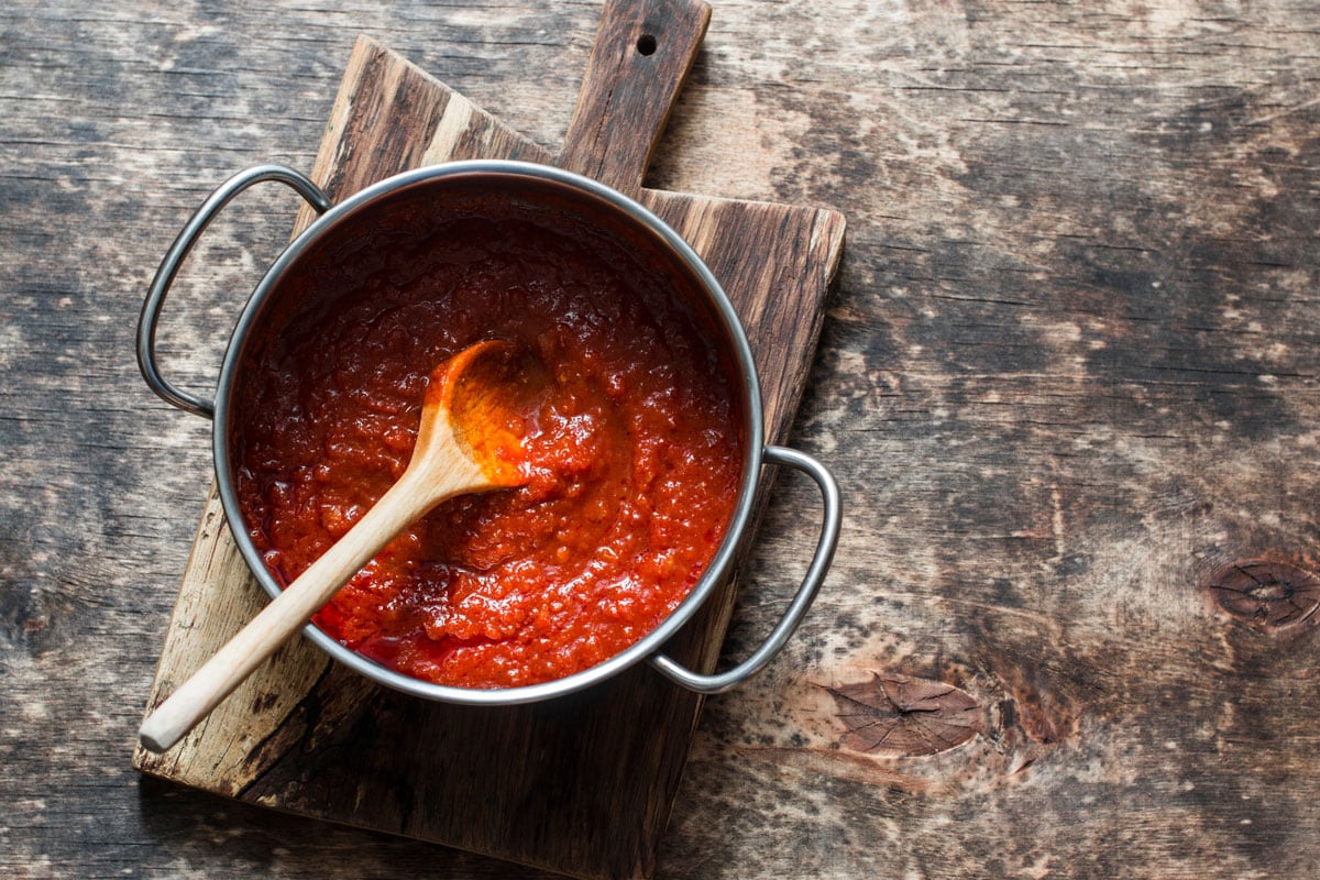 classic-homemade-tomato-sauce-pan-on