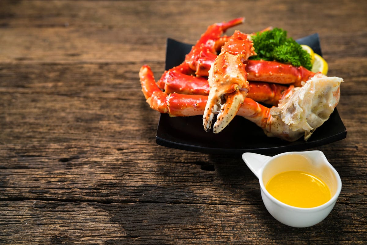 cooked-organic-alaskan-king-crab-legs-close up