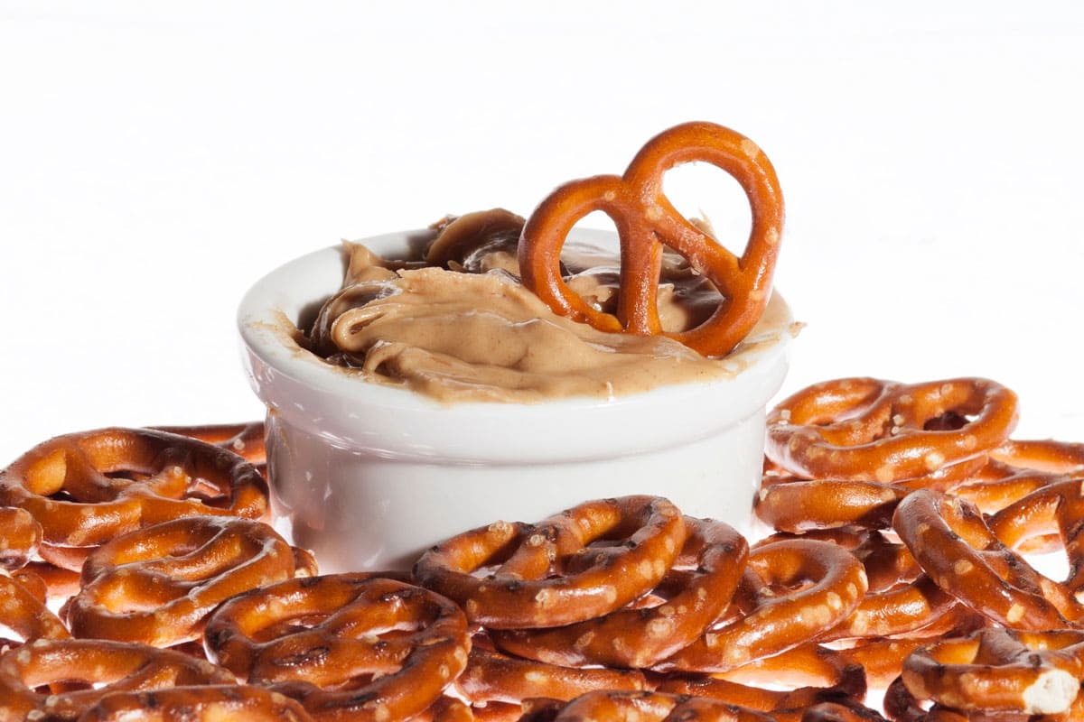 pretzel-dip-peanut-butter