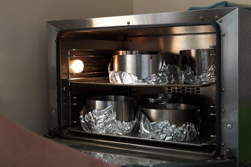 Read more about the article Which Oven Rack Is Hottest? [And Which Cooks Food The Fastest?]