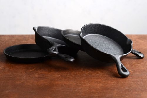 Read more about the article Cast Iron Pan Doesn’t Sit Flat – Why? What To Do?