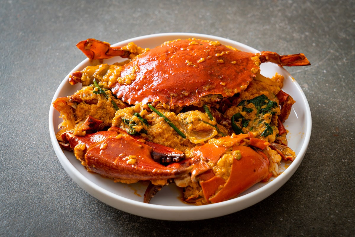 Delicious crab with garlic sauce and other herbs