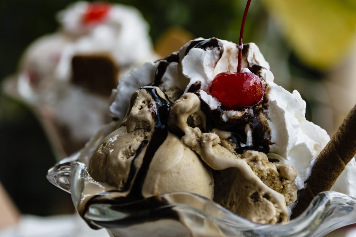 Chocolate Ice Cream Sundae With Sauce, The World’s Biggest Ice Cream