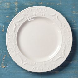 White plate on a blue table, What Are the Best Lightweight Plates for the Elderly and Arthritis? Discover Our Top Picks!