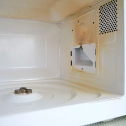 Repair of a sparkling microwave by replacing the mica plate. Broken microwave with self replacement burnt mica sheet - Is it Safe to Use a Burnt Microwave? [Find Out Here!]