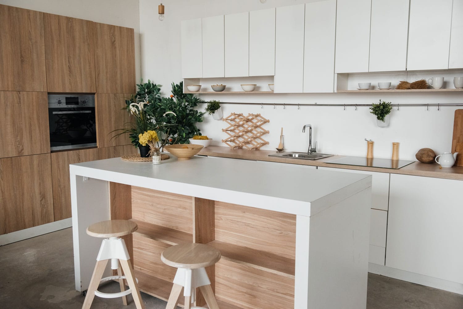 A two-seater kitchen Island inside a modern kitchen