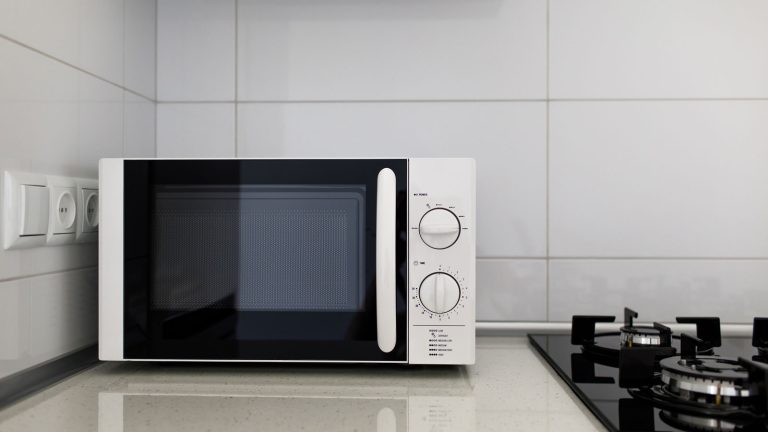 A microwave oven, Are There Any Microwave Ovens That Open Left To Right? - 1600x900