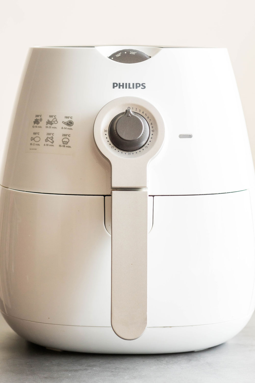 White Philips air fryer 