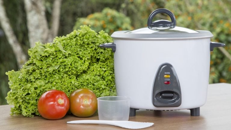 A white rice cooker next to lettuce and tomatoes, How To Use Black & Decker Rice Cooker [Step By Step Guide] - 1600x900